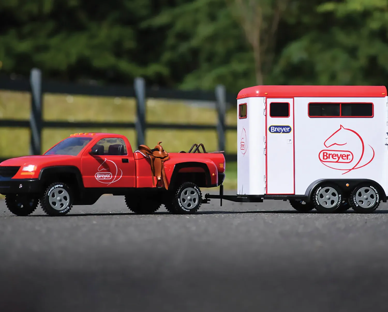 Sale REEVES INTERNATIONAL Breyer® Traditional Series Two-Horse Trailer