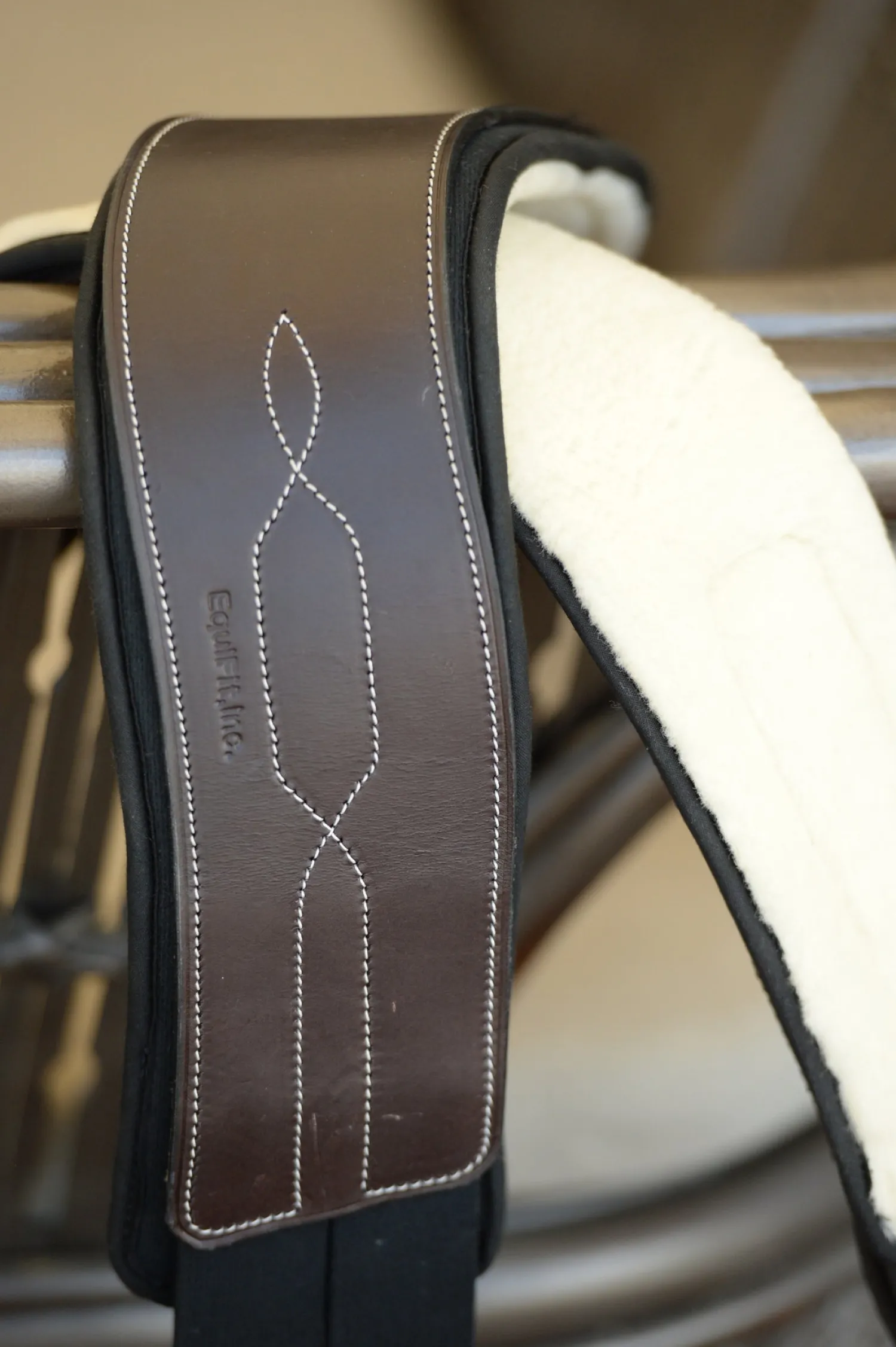 Sale EQUIFIT ® Anatomical Hunter Girth with SheepsWool™ T-Foam Liner