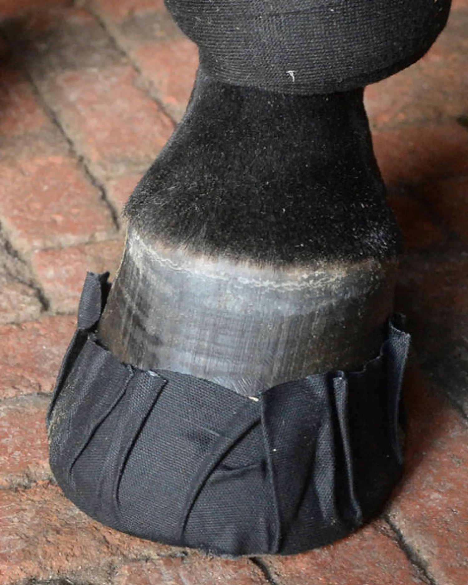 EQUIFIT ® Pack-N-Stick HoofTape Black