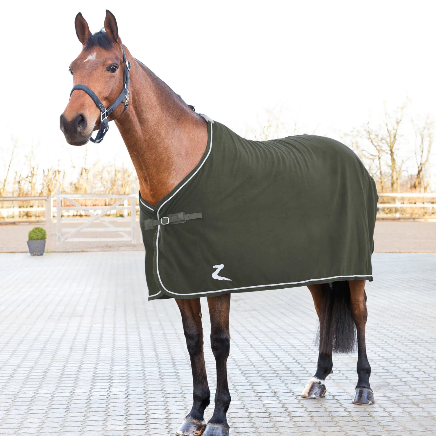 New EQUINAVIA Horze Fleece Show Cooler