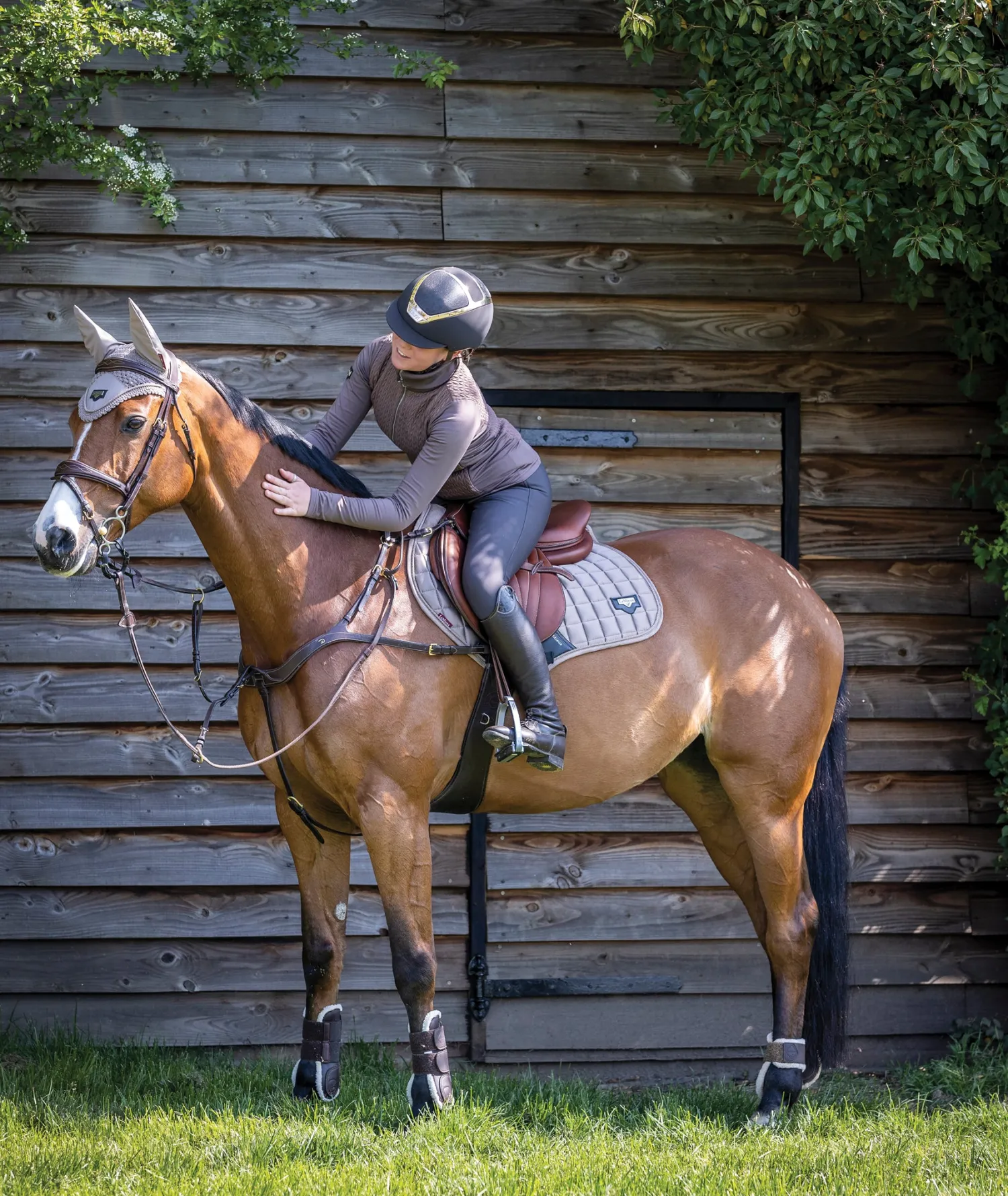 Clearance HORSE HEALTH TRADE LeMieux® Loire Satin Classic Close Contact Square