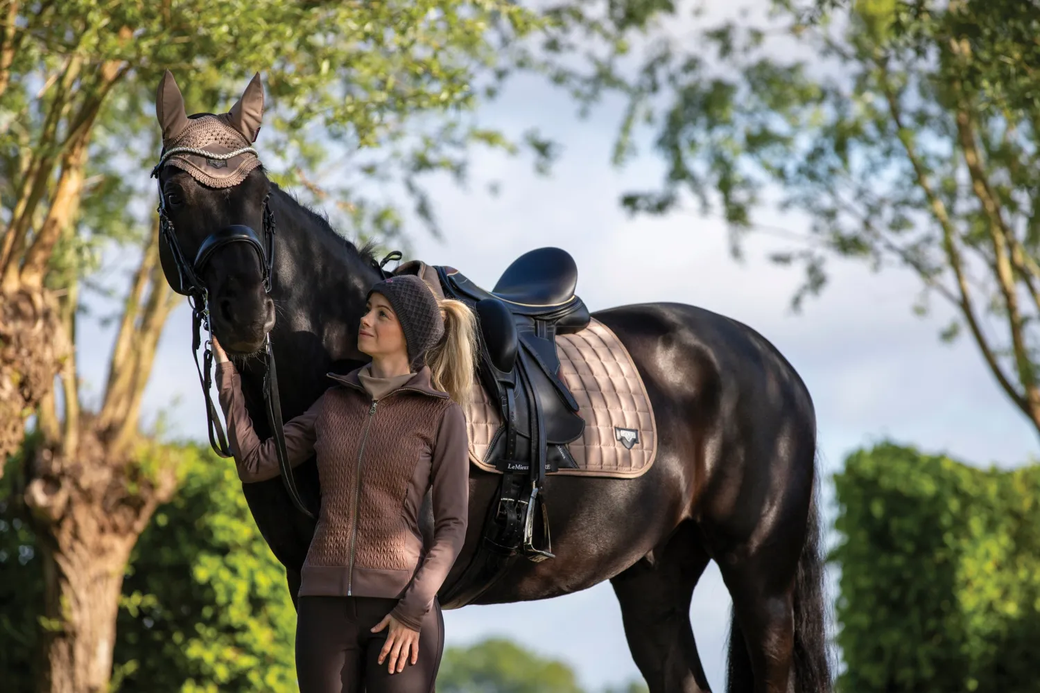 New HORSE HEALTH TRADE LeMieux® Loire Satin Classic Dressage Square